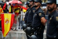 Верховный суд Испании признал поцелуй без молчаливого или прямого согласия «вторжением в сексуальную свободу» жертвы для «получения сексуального удовлетворения за счет другого»