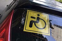 За неправомерное использования знака «Инвалид» предлагают временно лишать прав