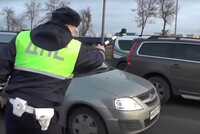 Сотрудник ГАИ в Москве задержал нарушителя, предлагавшего ему взятку в один миллион рублей, сообщили в пресс-службе столичного ГСУ СК