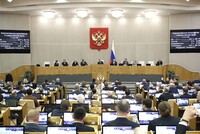 На рассмотрение Госдумы внесен законопроект об обязанности депутатов и сенаторов согласовывать выезды за границу