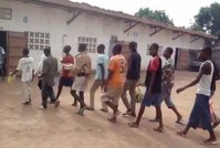 В камерунских тюрьмах заключенные умирают из-за плохих условий содержания
