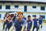 В филиппинской тюрьме «Себу» заключенные разучивают танцы