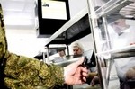 В Приамурье солдатам выдают обед по отпечаткам пальцев