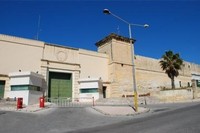 На Мальте объявили голодовку заключенные иностранцы