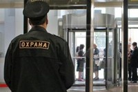 Школьным охранникам в Москве выдадут по дубинке и электрошокеру