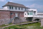 Немецкие заключенные молодежной тюрьмы борются с наводнением