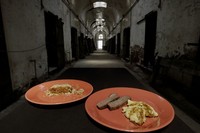 В США в бывшей Восточной государственной тюрьме предлагают попробовать еду заключенных