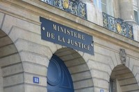 Во Франции протестуют директора 30 тюрем