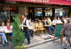 Рестораторам грозят штрафы за большие летние террасы на узких тротуарах