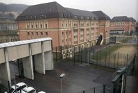 Французских тюремщиков обвиняют в коррупции