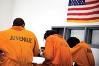 Количество несовершеннолетних заключенных в США с 1975г. сократилось на 41%